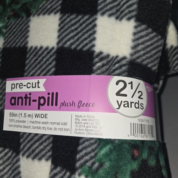 Black and White Checkered Fleece Blanket - Picture 2 of 5